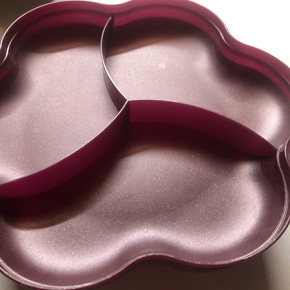 New Tupperware Chip and dip Bowl /veggie dip tray! Many uses . - Picture 1 of 4